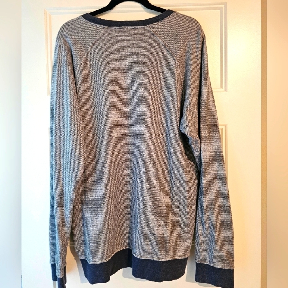 Patagonia Men's Long Sleeve Bue and White Striped Crewneck Sweatshirt sz lg - Picture 2 of 5